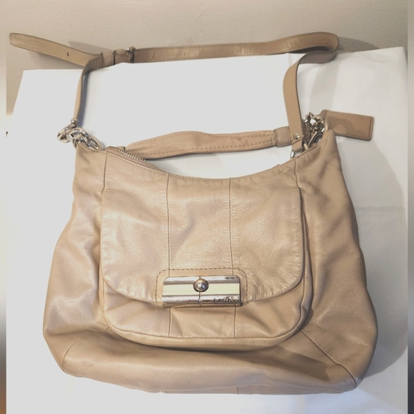 🩶Cute🩶 Coach🩶 leather crossbody bag - Picture 1 of 16